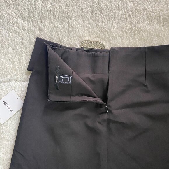 Forever 21 Black Mini Skirt w/ Oversized Rhinestone Buckle – XS – NWT - Picture 12 of 14
